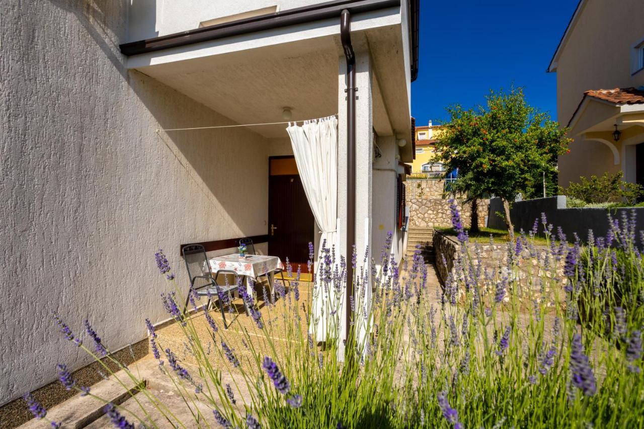 Apartments Belavic By El-Pi Tours Njivice Eksteriør billede