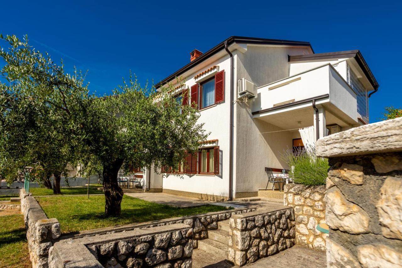 Apartments Belavic By El-Pi Tours Njivice Eksteriør billede