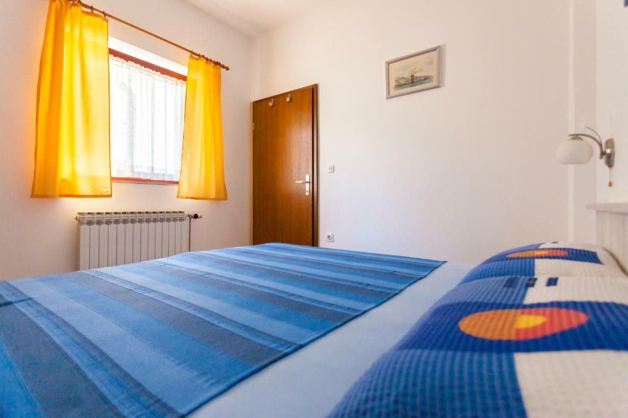 Apartments Belavic By El-Pi Tours Njivice Eksteriør billede