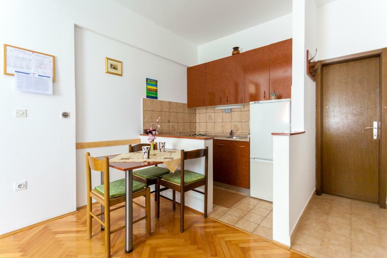 Apartments Belavic By El-Pi Tours Njivice Eksteriør billede