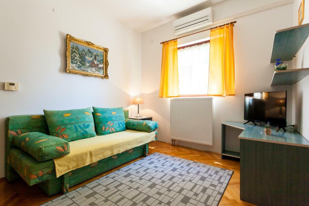 Apartments Belavic By El-Pi Tours Njivice Eksteriør billede