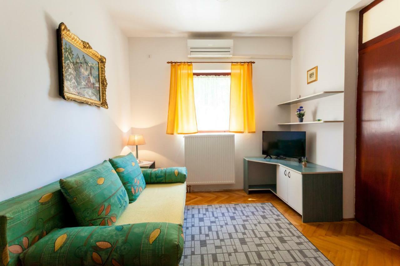 Apartments Belavic By El-Pi Tours Njivice Eksteriør billede