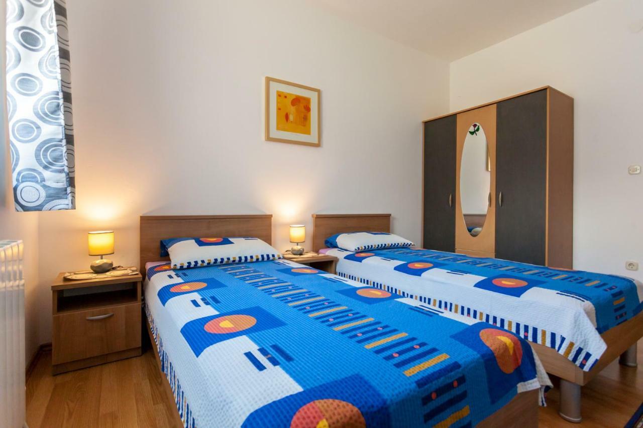 Apartments Belavic By El-Pi Tours Njivice Eksteriør billede