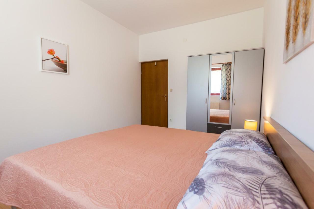 Apartments Belavic By El-Pi Tours Njivice Eksteriør billede