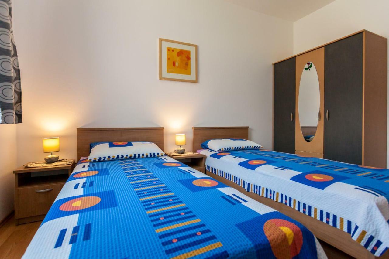 Apartments Belavic By El-Pi Tours Njivice Eksteriør billede