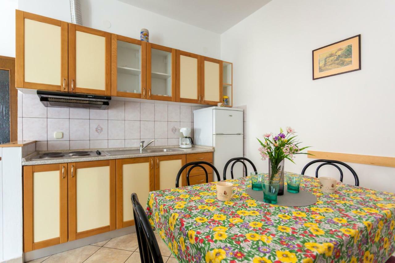 Apartments Belavic By El-Pi Tours Njivice Eksteriør billede