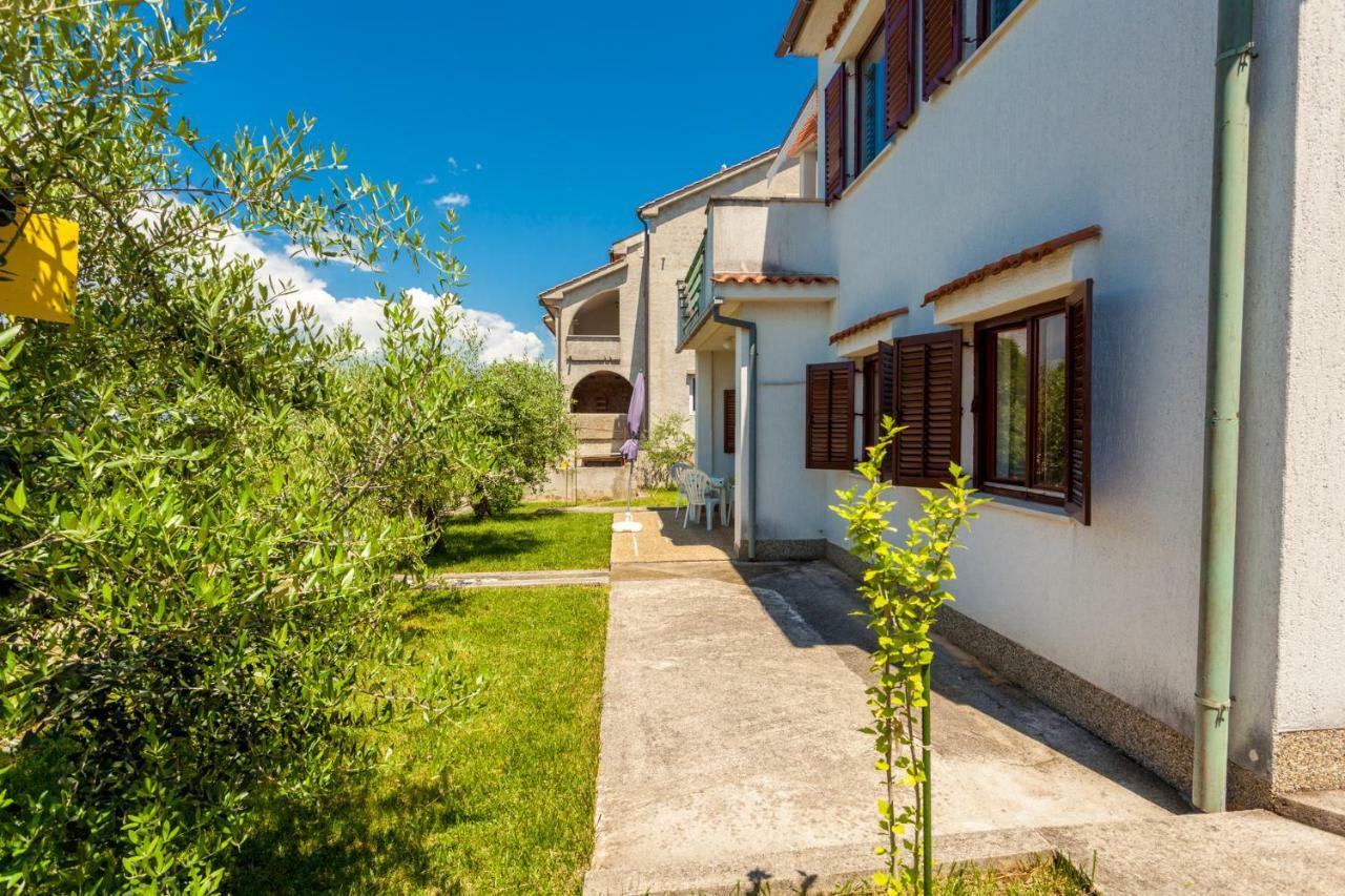 Apartments Belavic By El-Pi Tours Njivice Eksteriør billede