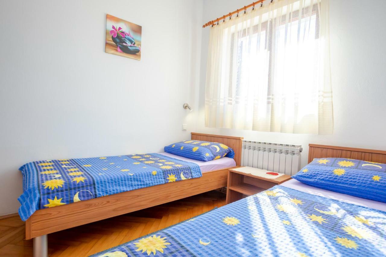 Apartments Belavic By El-Pi Tours Njivice Eksteriør billede
