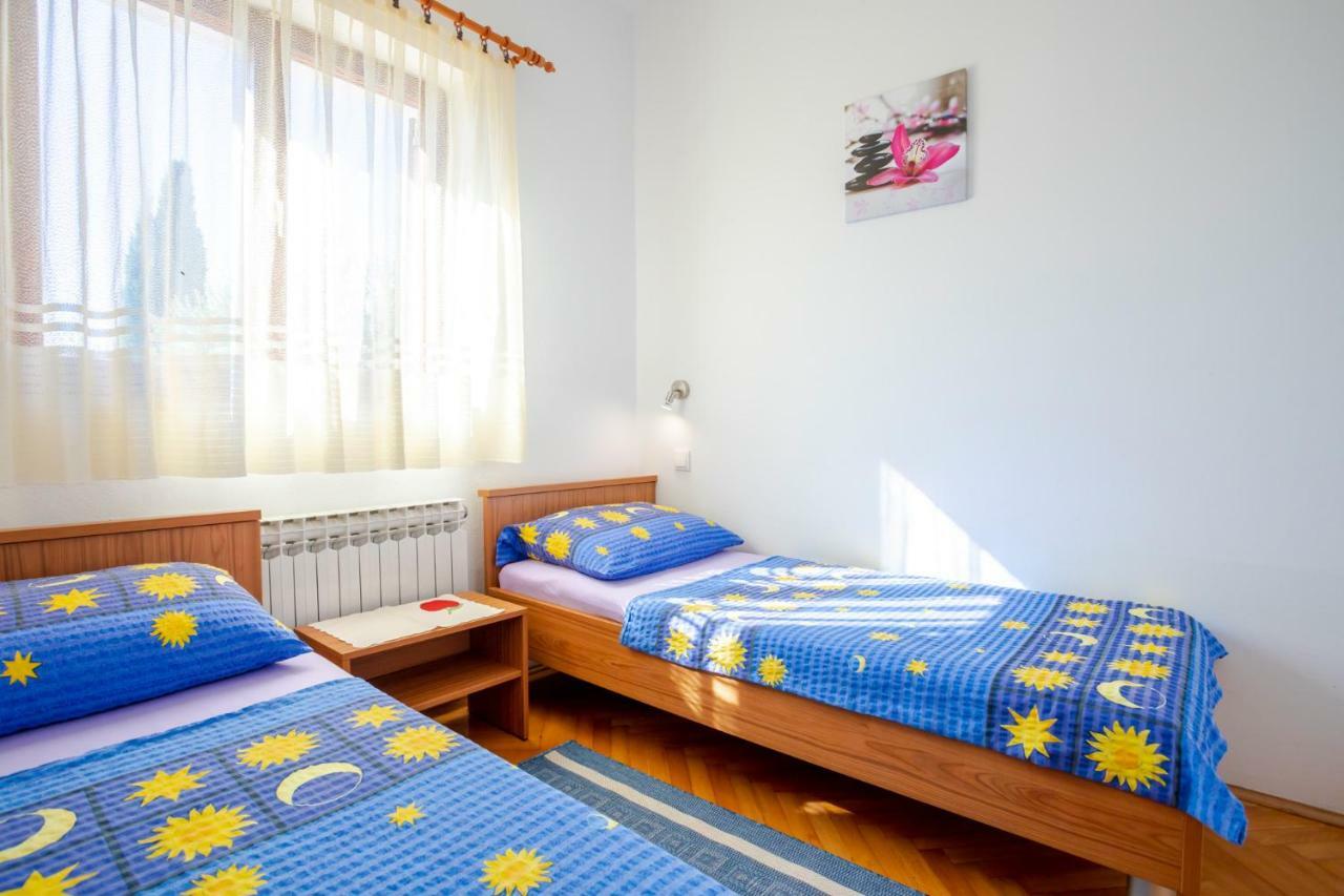 Apartments Belavic By El-Pi Tours Njivice Eksteriør billede